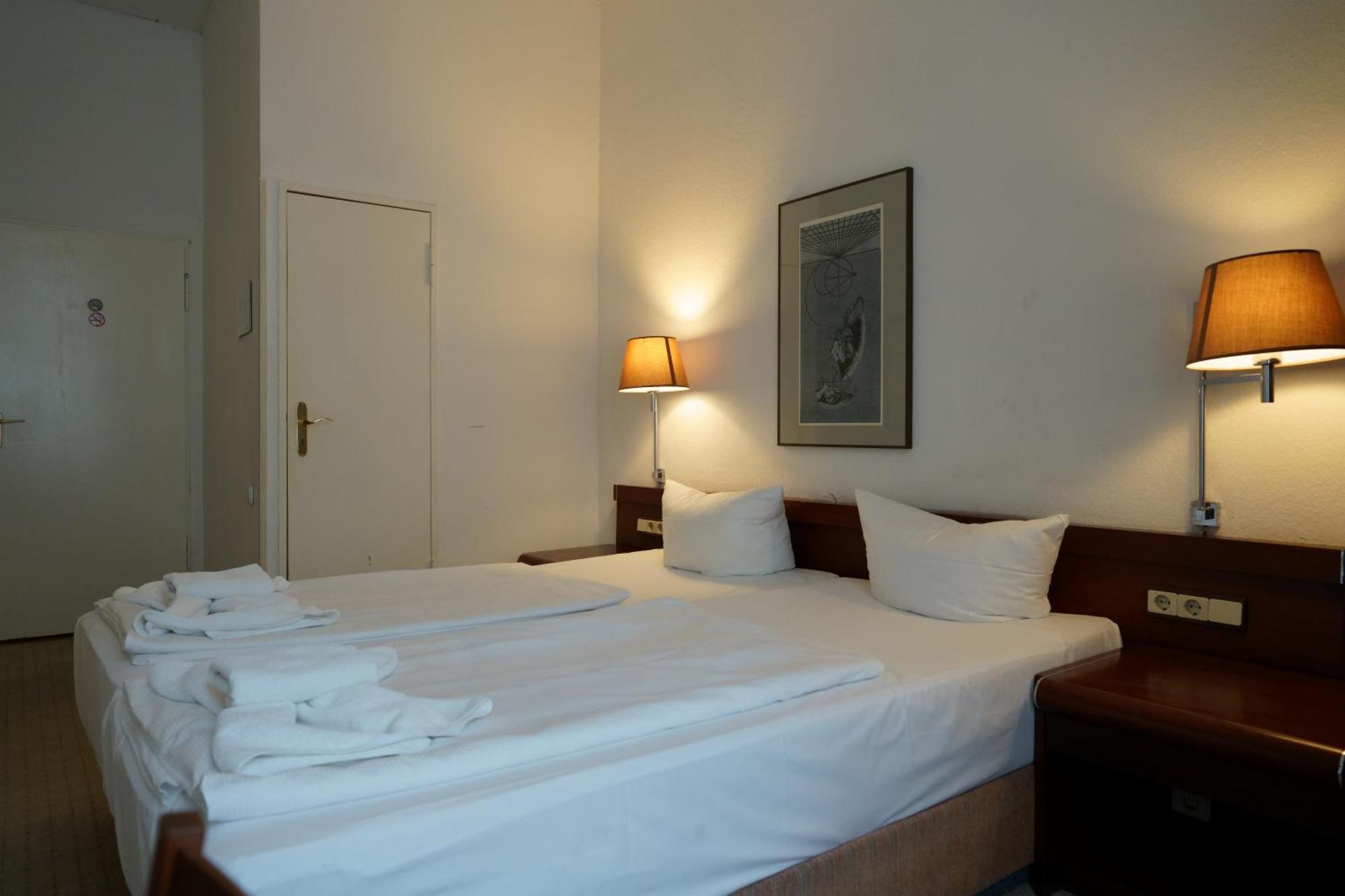 Hotel Pension Xantener Eck Berlin Exteriör bild