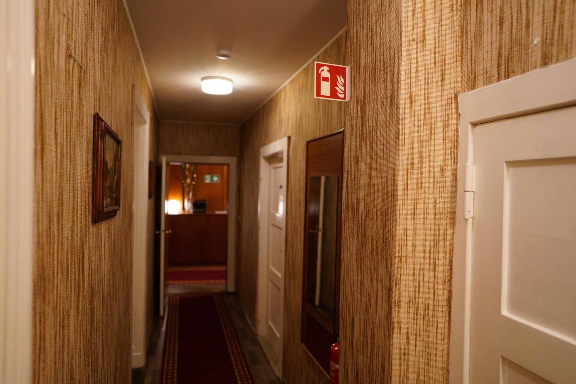 Hotel Pension Xantener Eck Berlin Exteriör bild