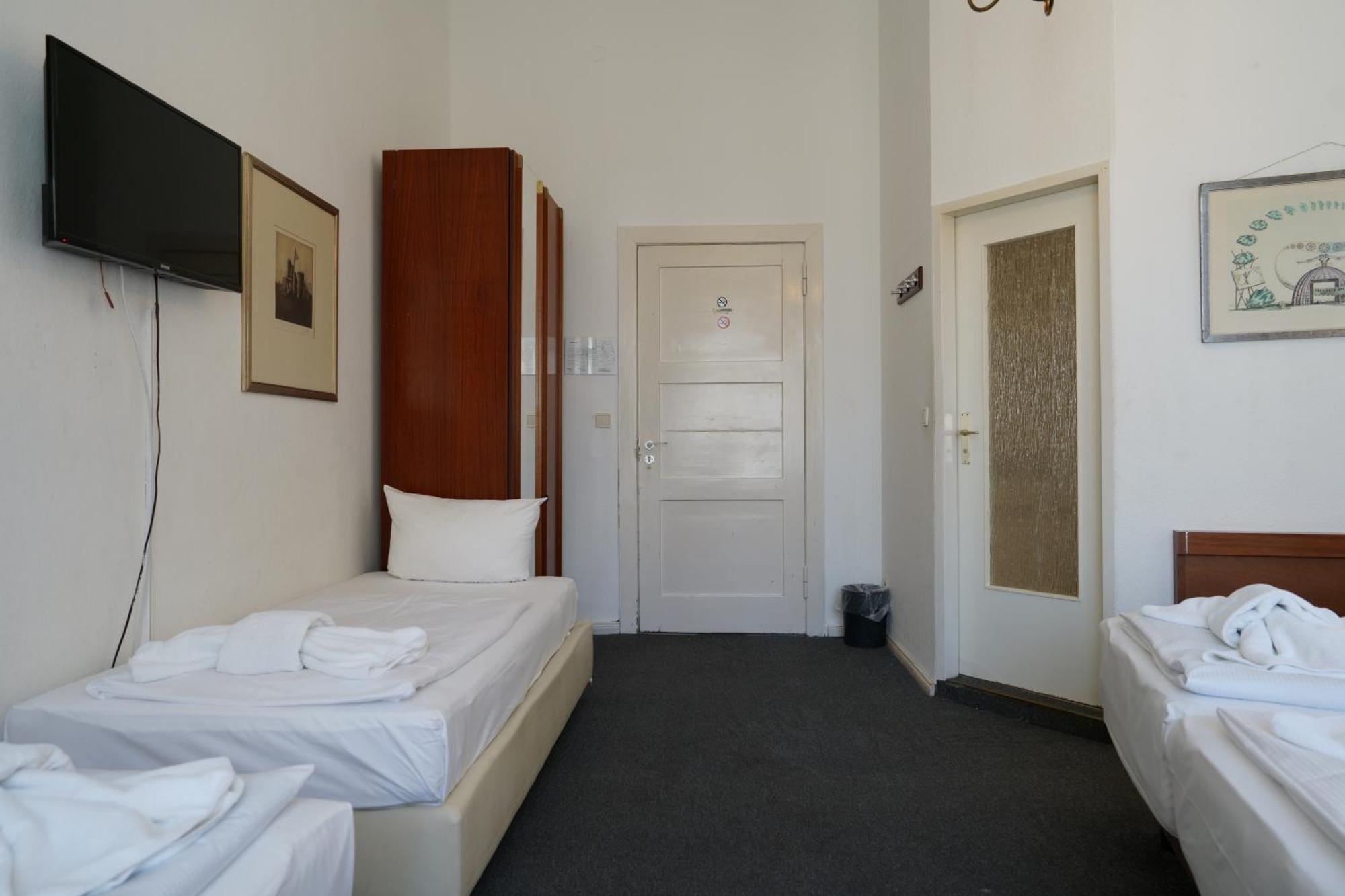 Hotel Pension Xantener Eck Berlin Exteriör bild