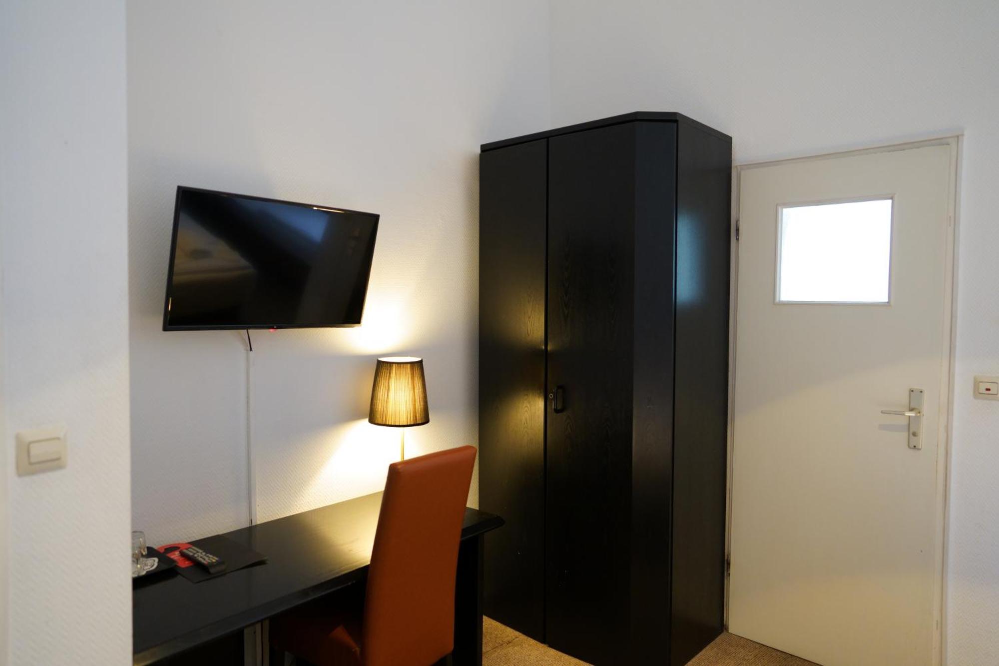 Hotel Pension Xantener Eck Berlin Exteriör bild