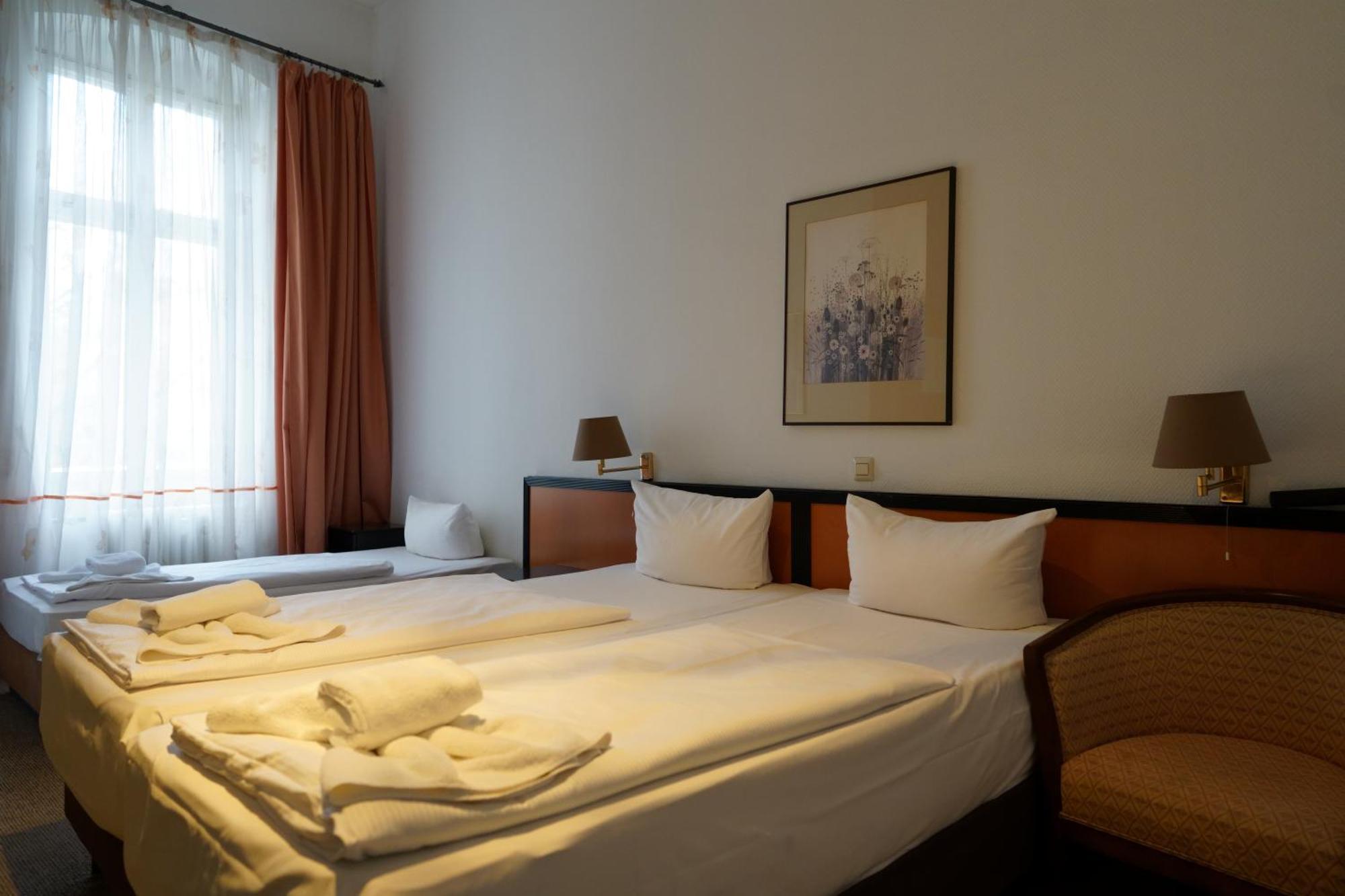 Hotel Pension Xantener Eck Berlin Exteriör bild