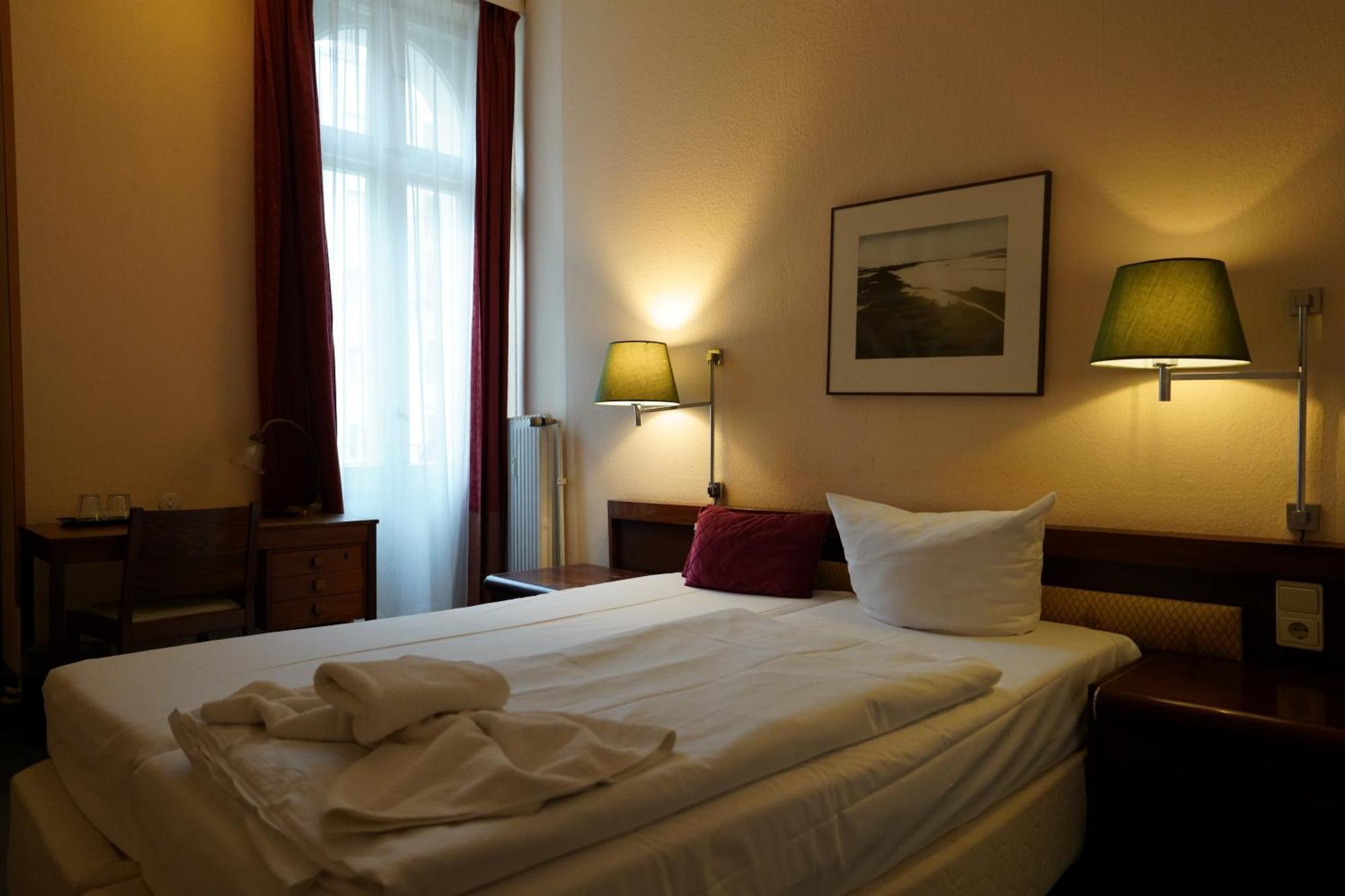 Hotel Pension Xantener Eck Berlin Exteriör bild