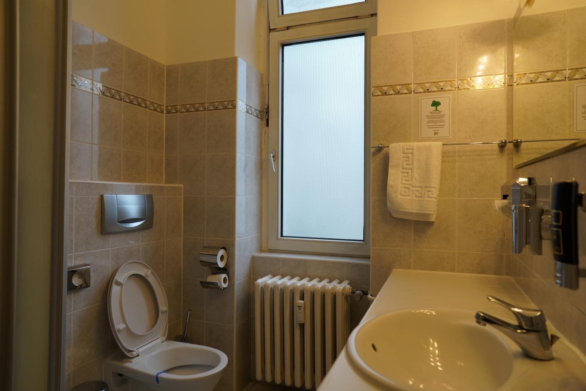 Hotel Pension Xantener Eck Berlin Exteriör bild
