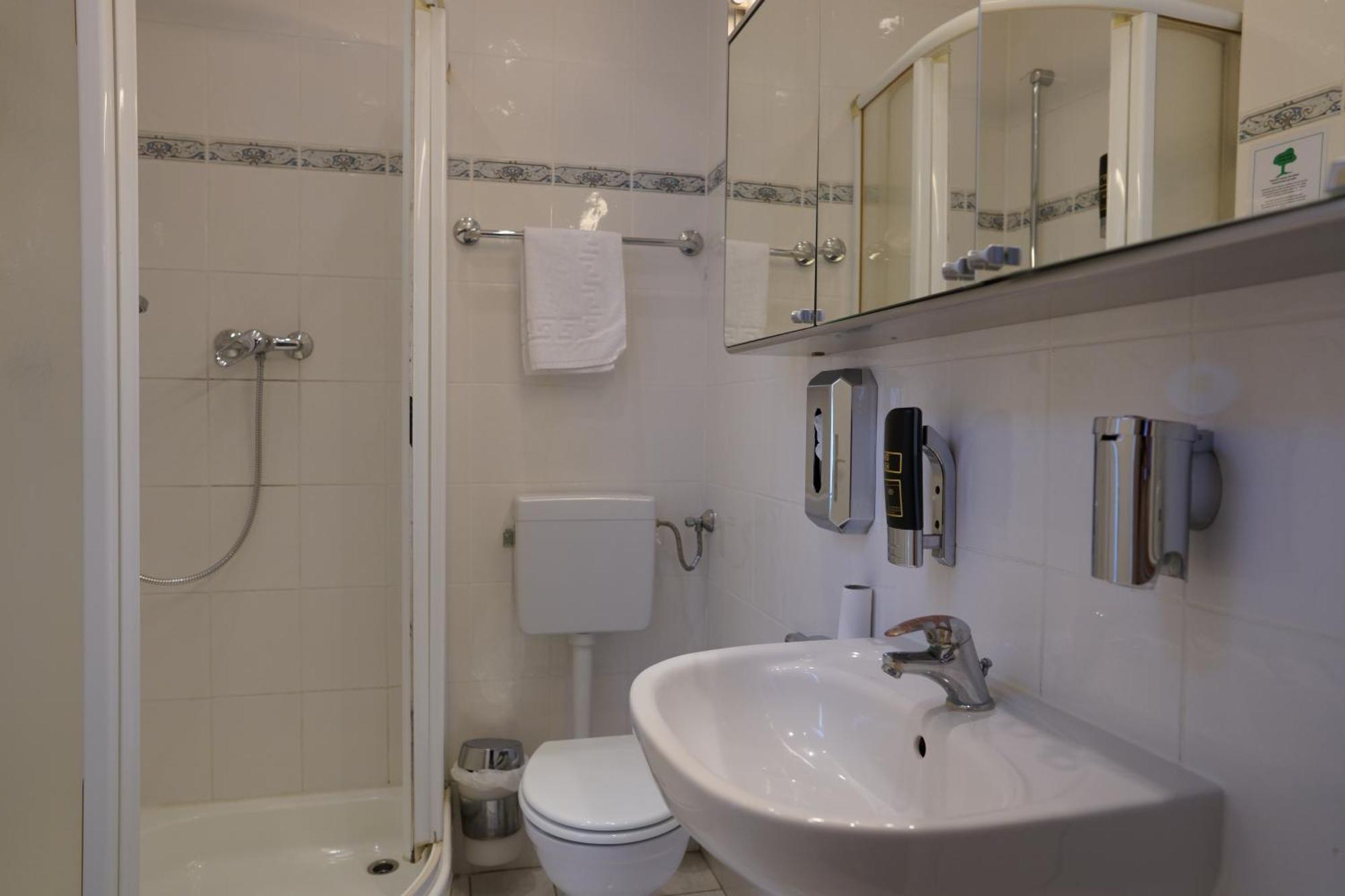 Hotel Pension Xantener Eck Berlin Exteriör bild