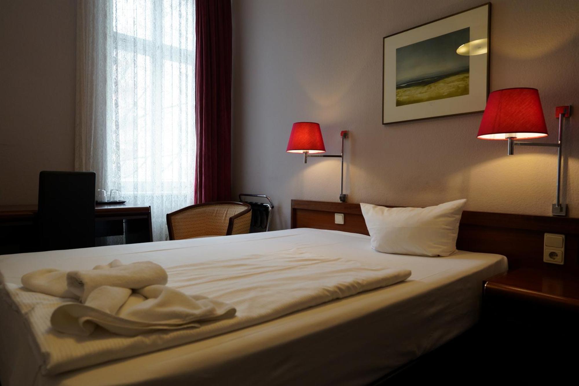 Hotel Pension Xantener Eck Berlin Exteriör bild