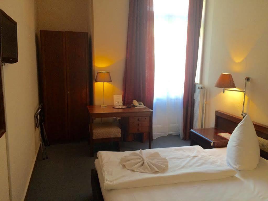 Hotel Pension Xantener Eck Berlin Exteriör bild