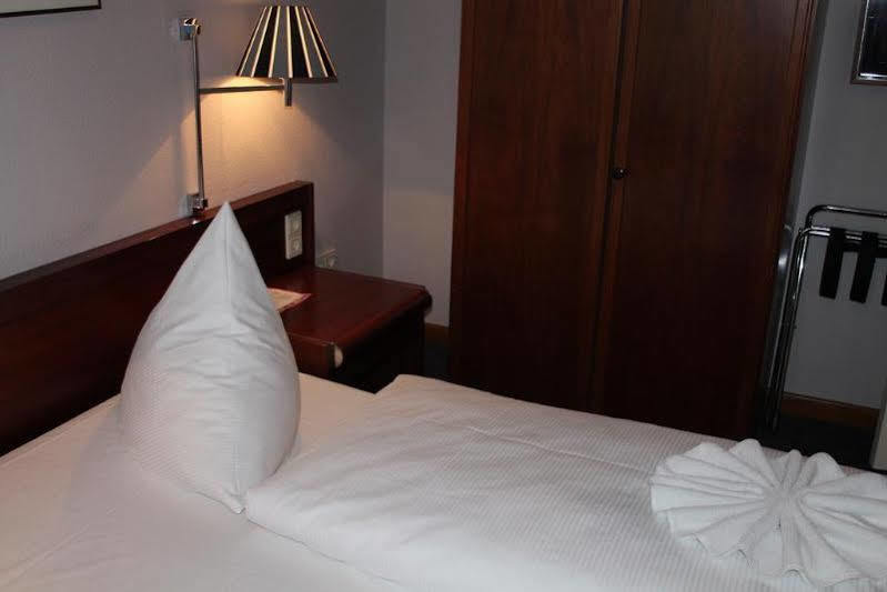 Hotel Pension Xantener Eck Berlin Exteriör bild